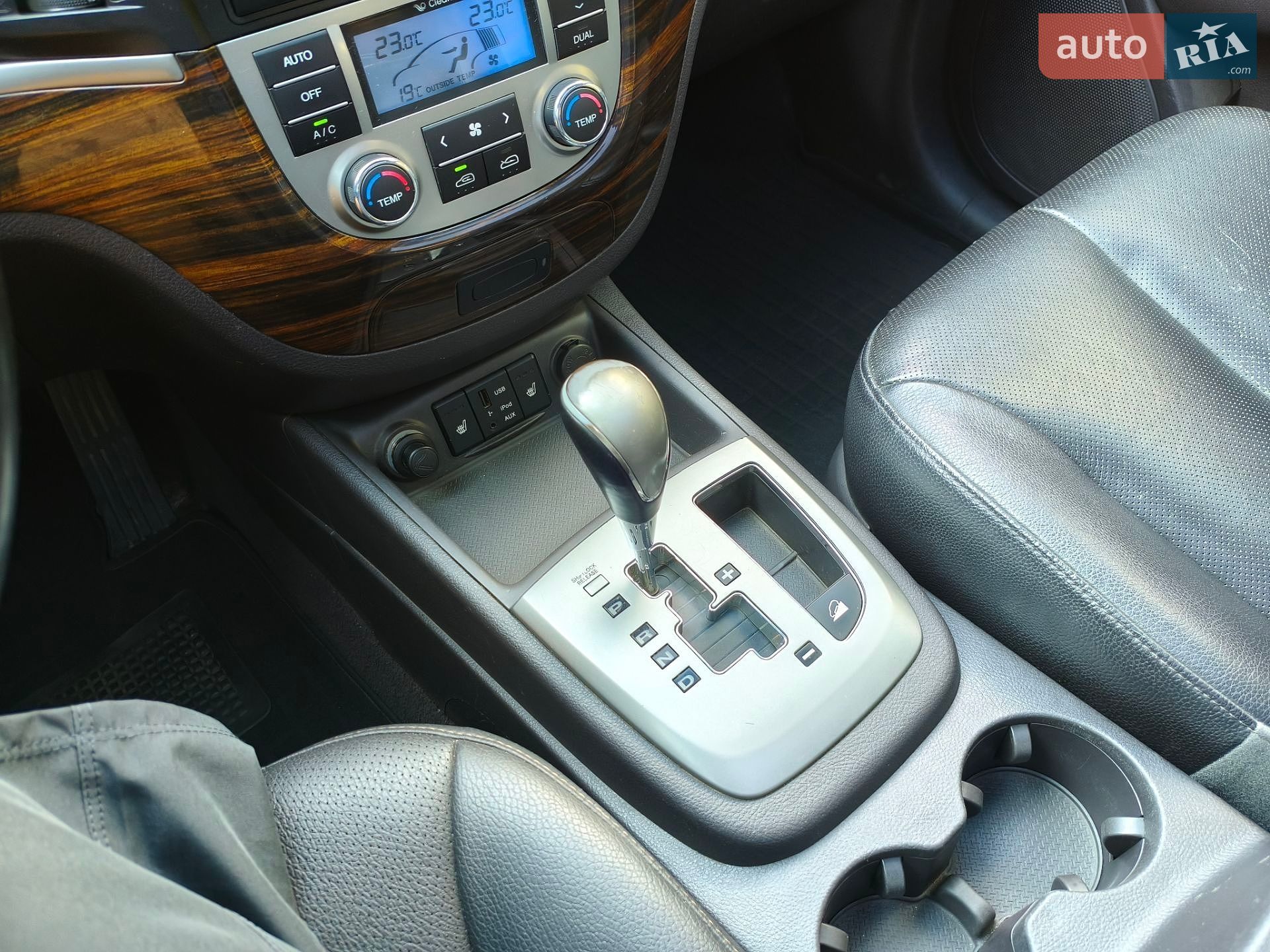 Hyundai Santa FE 2011 VIN KMHSH81BDCU827678 фото оголошення 24 з 37