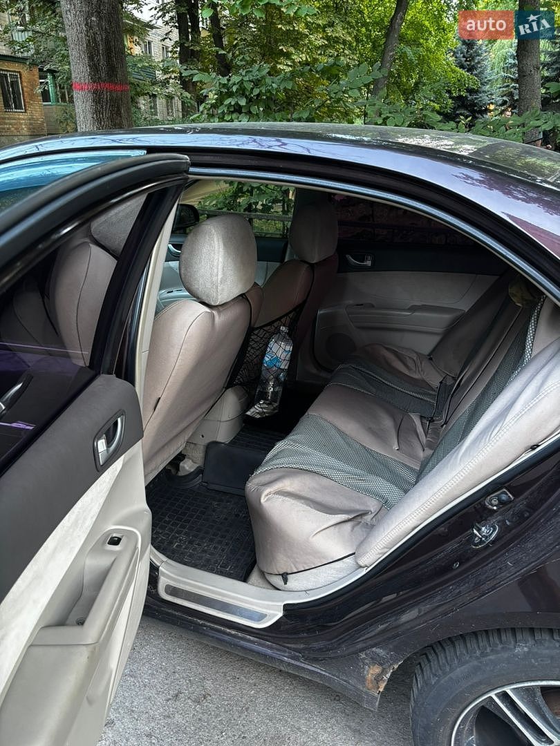 Hyundai Sonata 2005 VIN KMHEU41CP5A036784 фото оголошення 2 з 6