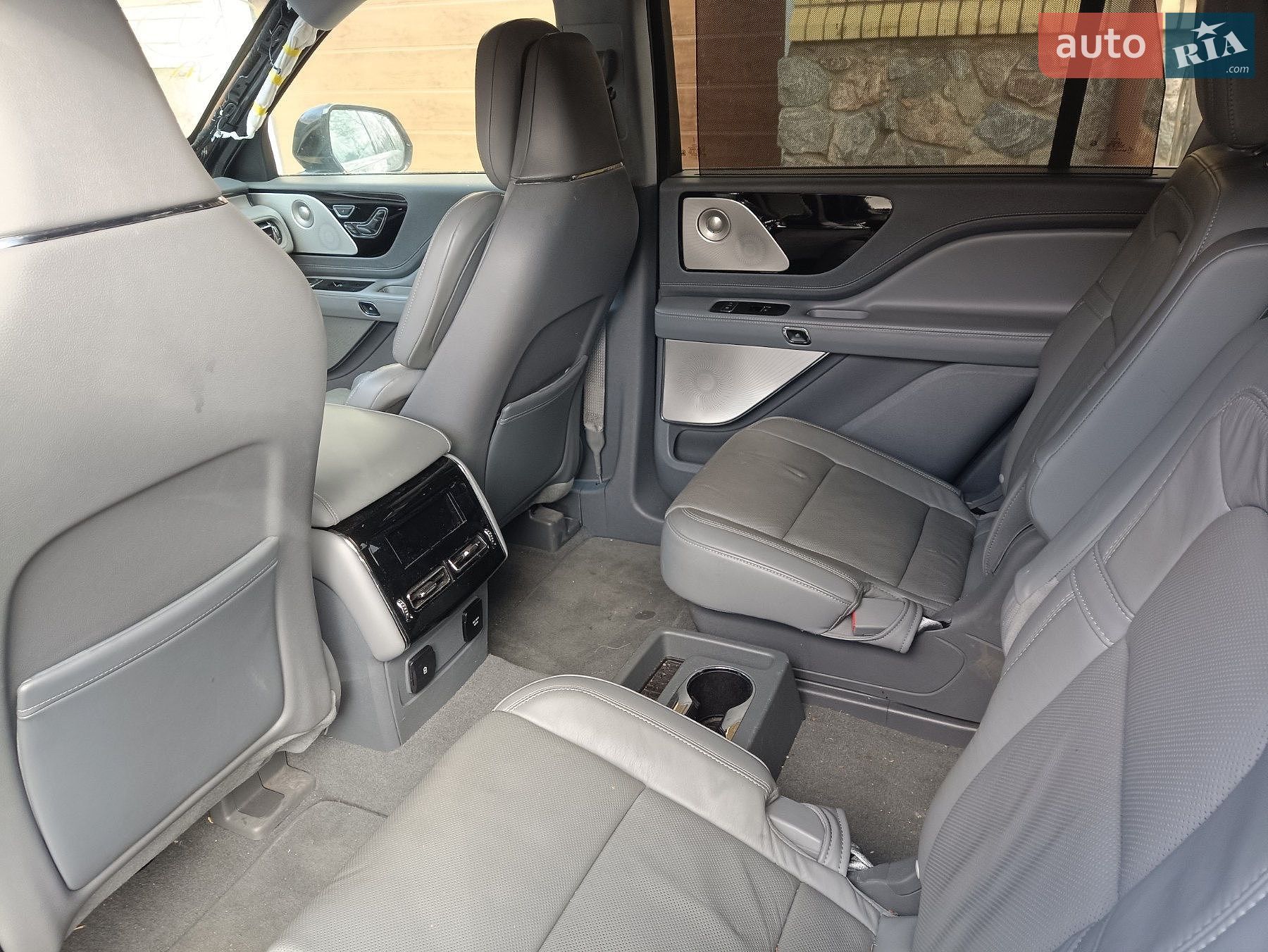 Lincoln Aviator 2019 VIN 5LM5J7XC4LGL15853 фото оголошення 10 з 15