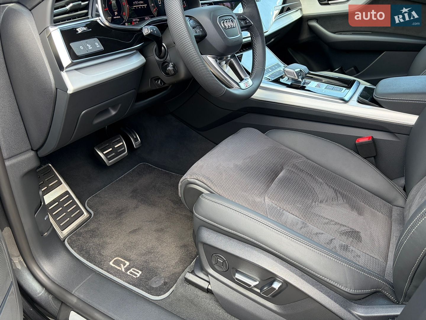 Audi Q8 2025 VIN WAUZZZF16TD014710 фото оголошення 29 з 51