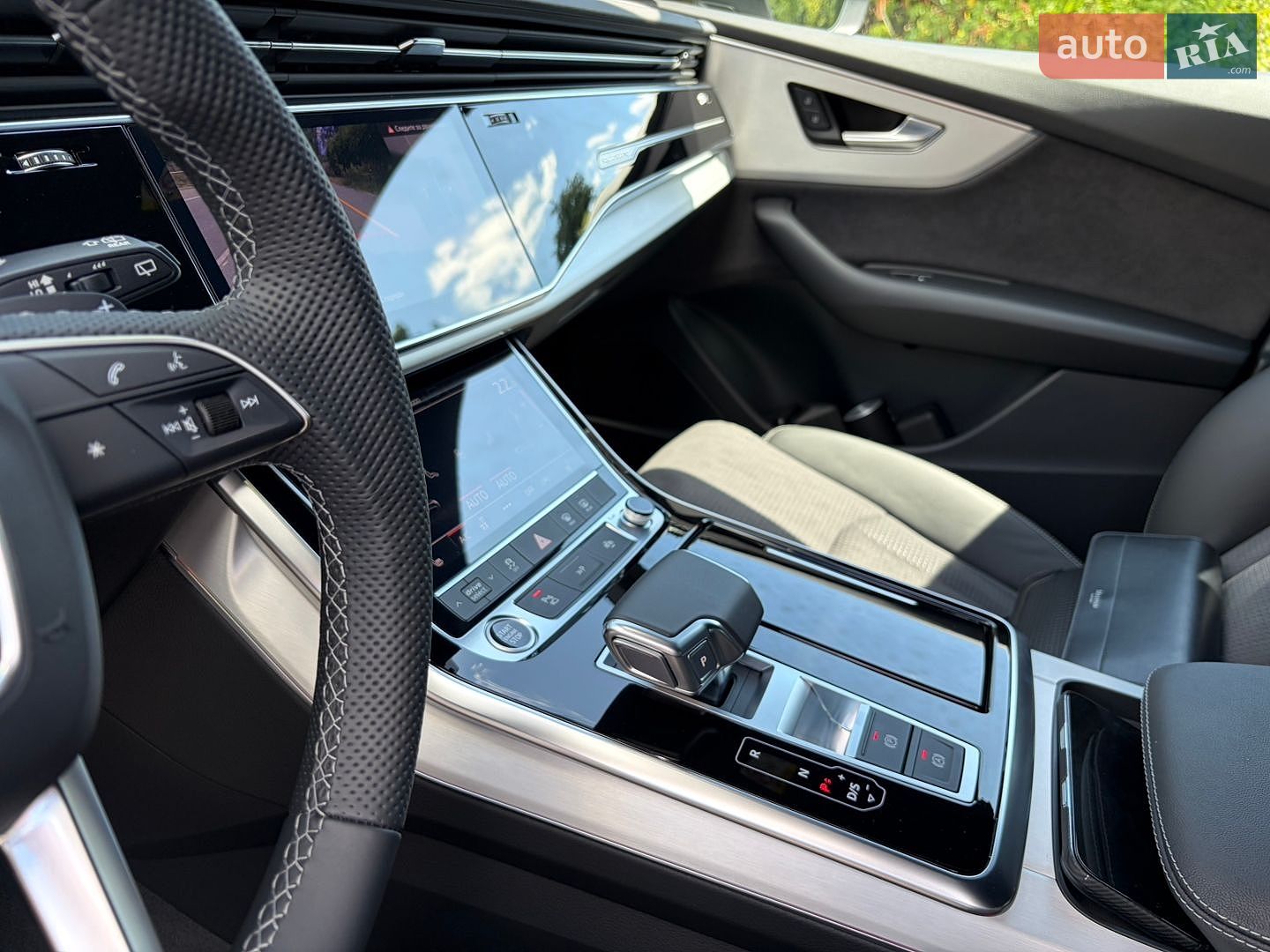 Audi Q8 2025 VIN WAUZZZF16TD014710 фото оголошення 31 з 51