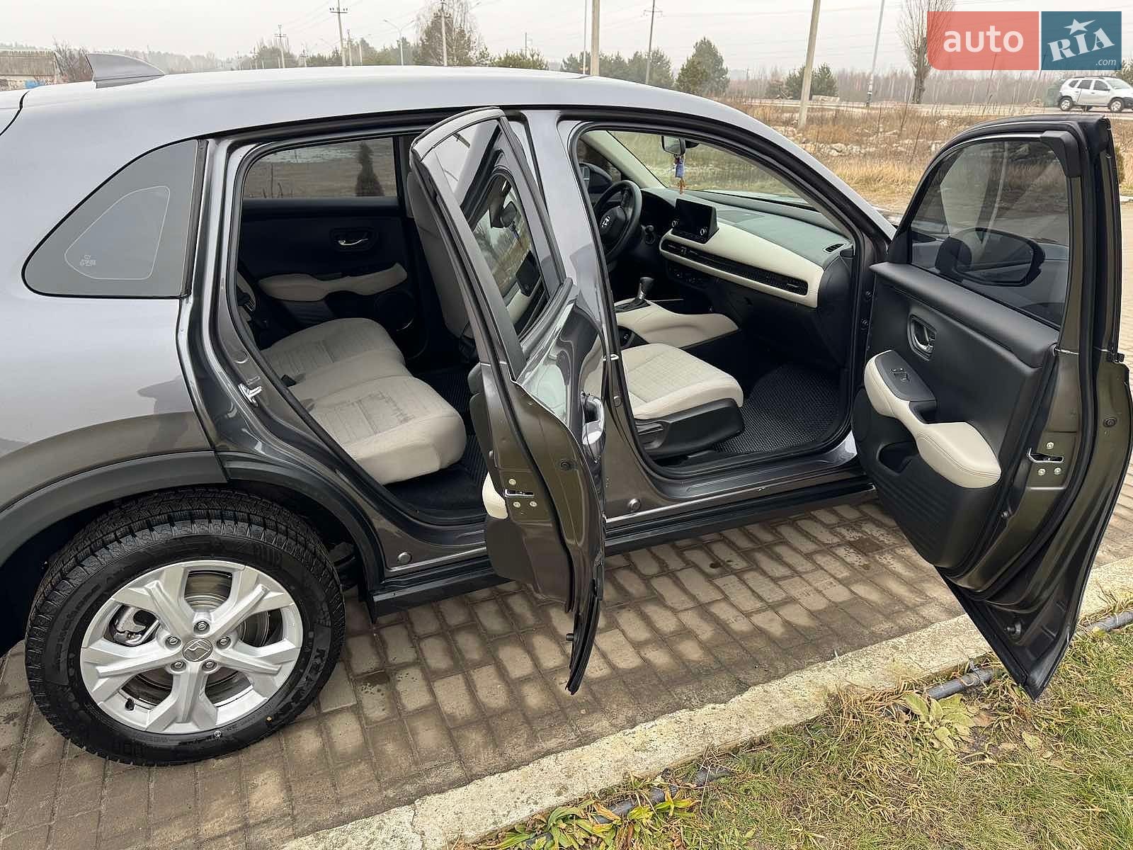 Honda HR-V 2023 VIN 3CZRZ2H33PM734690 фото оголошення 3 з 11