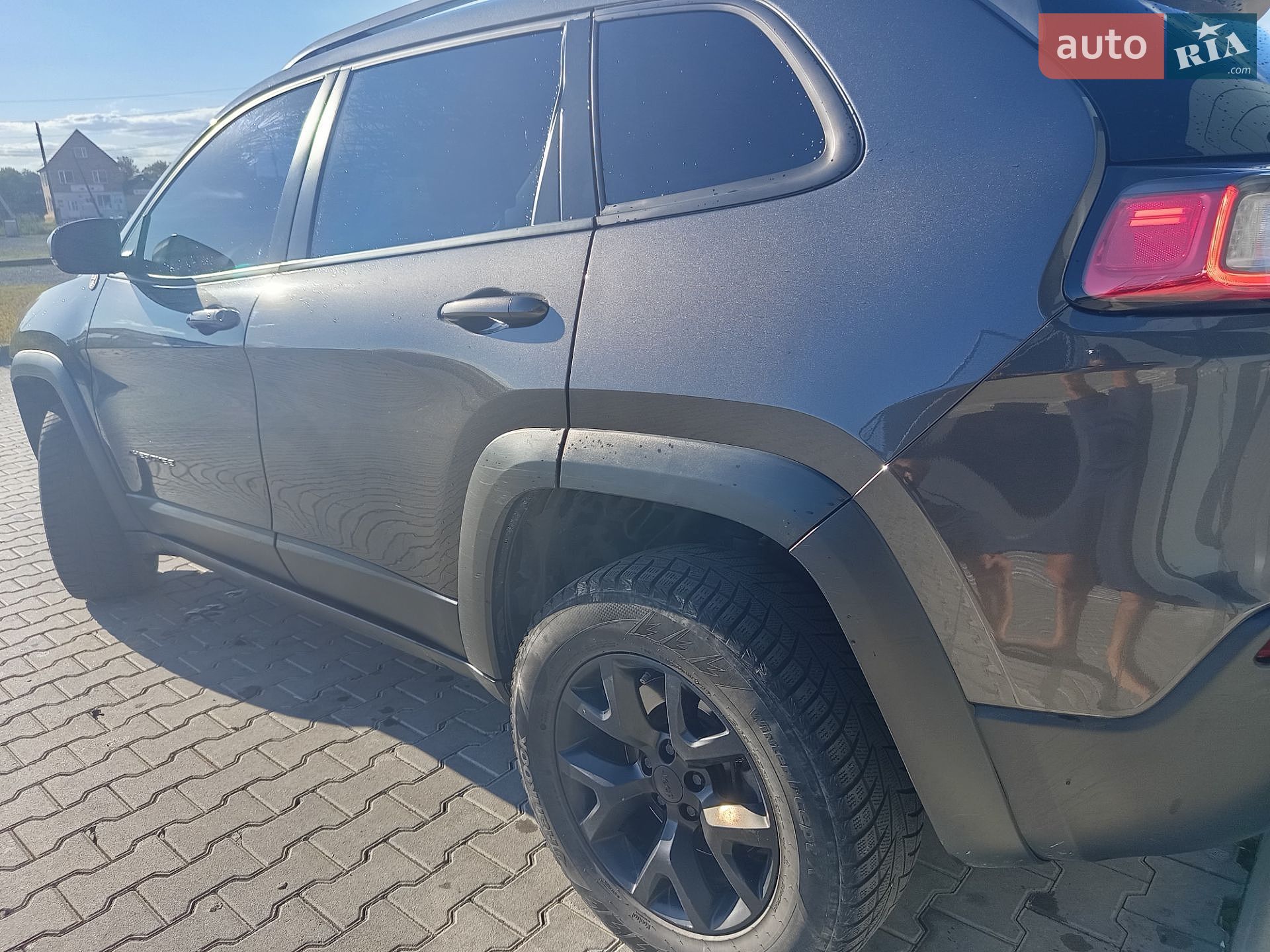 Jeep Cherokee 2019 VIN 1C4PJMBX3KD217924 фото оголошення 4 з 38