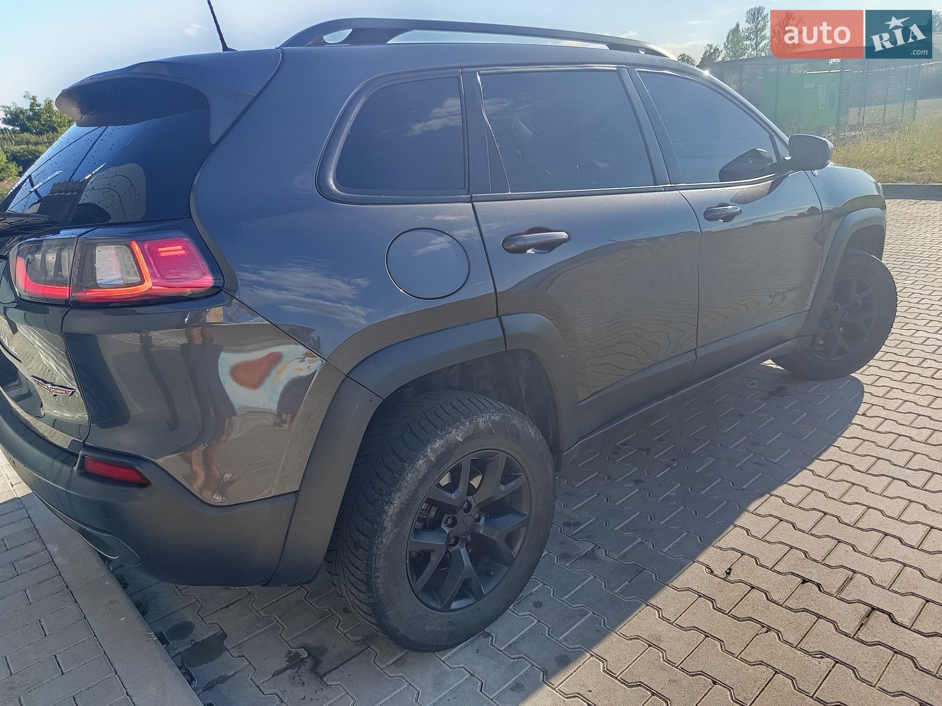 Jeep Cherokee 2019 VIN 1C4PJMBX3KD217924 фото оголошення 7 з 38