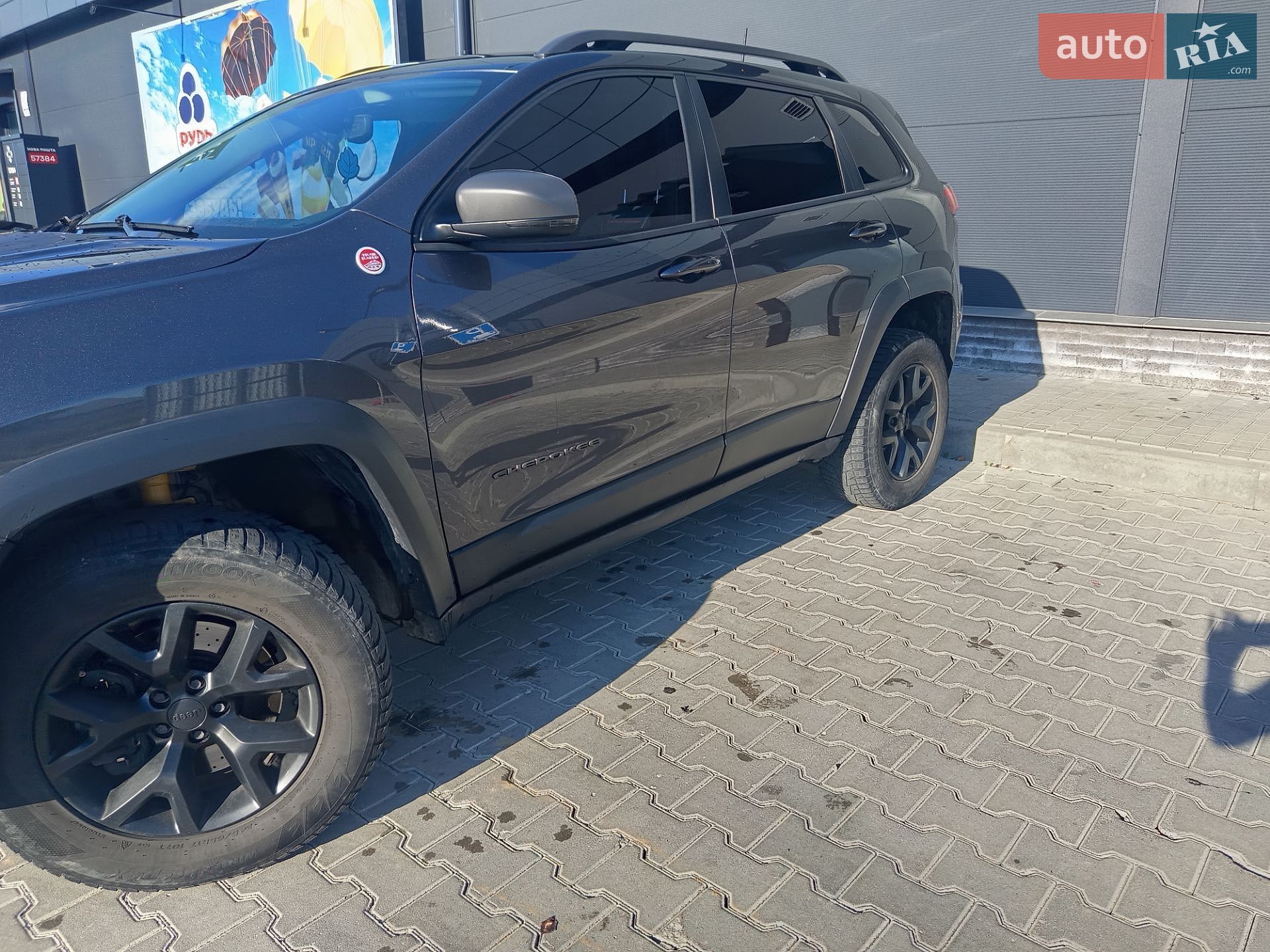 Jeep Cherokee 2019 VIN 1C4PJMBX3KD217924 фото оголошення 4 з 17