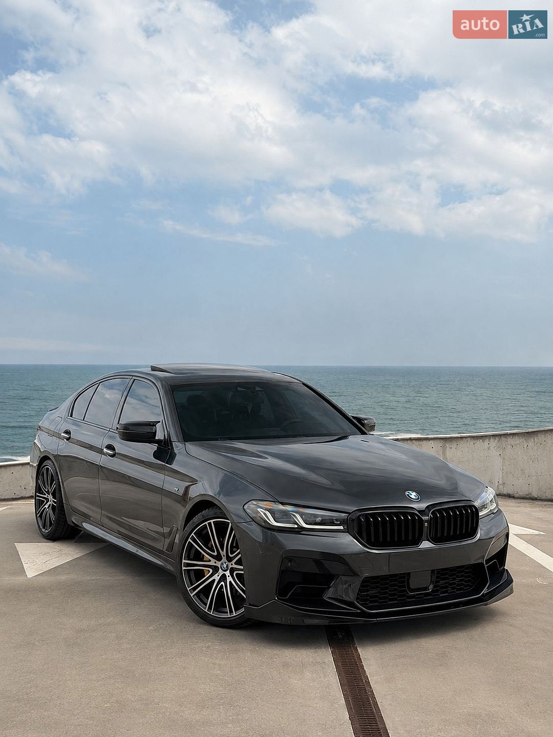 BMW 5 Series 2017 VIN WBAJE5C59JG918202 фото оголошення 2 з 17