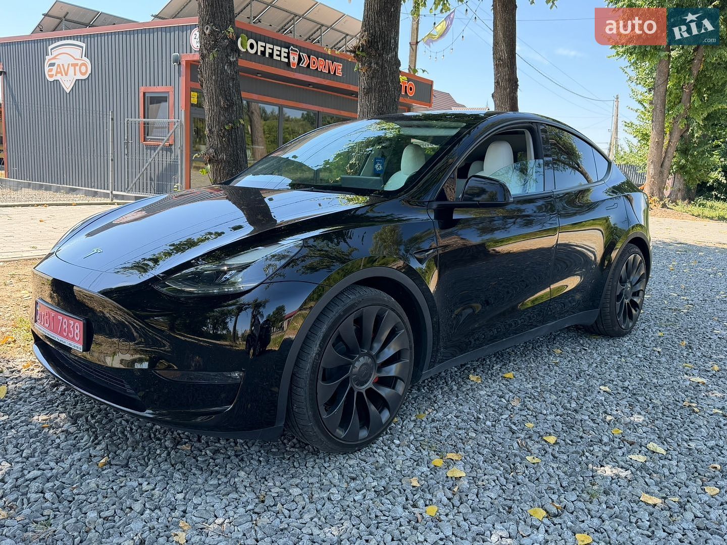 Tesla Model Y 2022 VIN 7SAYGDEF6PF635354 фото оголошення 2 з 18