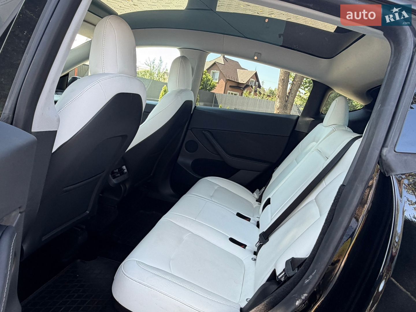 Tesla Model Y 2022 VIN 7SAYGDEF6PF635354 фото оголошення 16 з 18