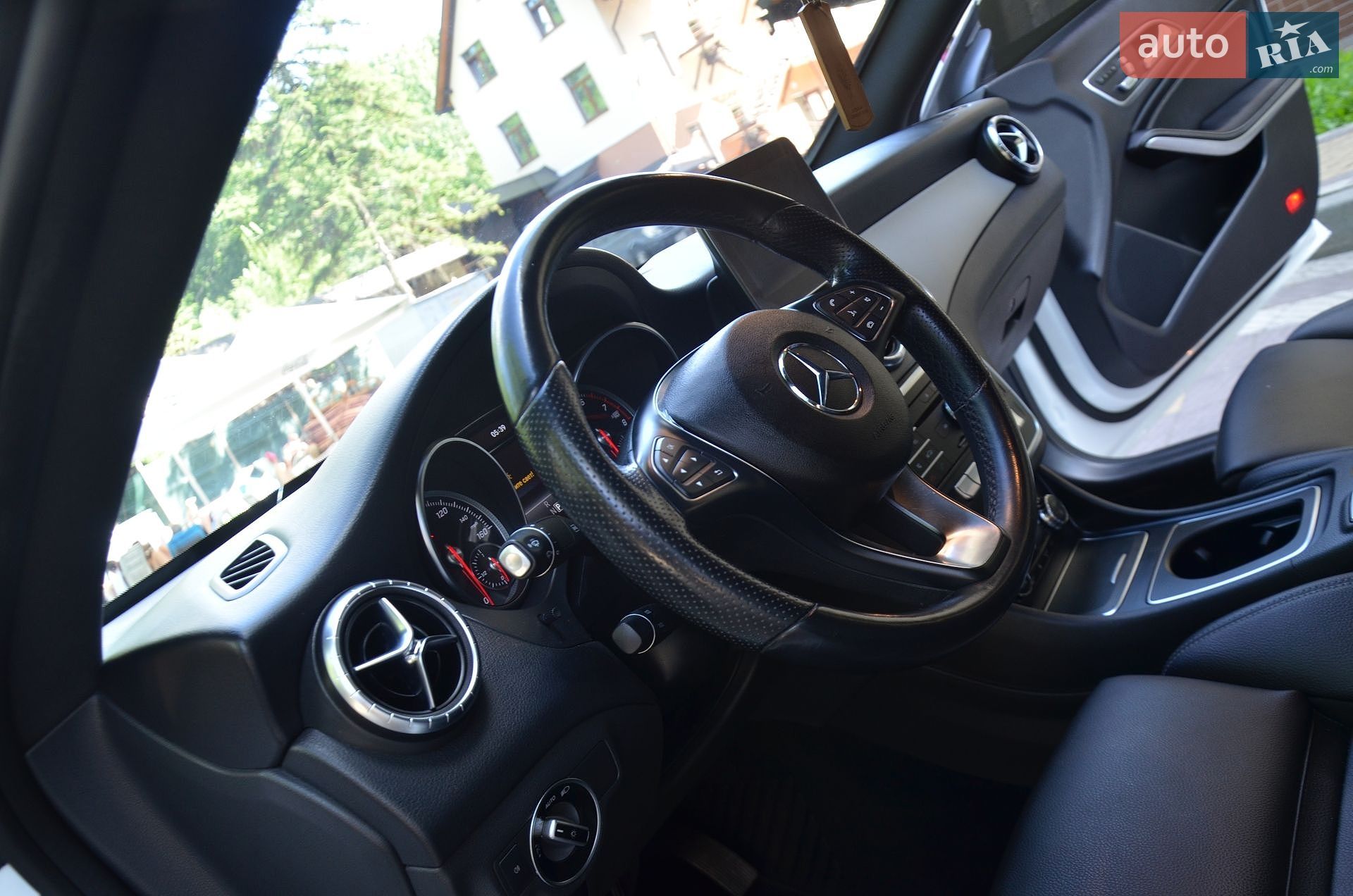 Mercedes-Benz CLA-Class 2018 VIN WDDSJ4EB6KN720762 фото оголошення 36 з 70