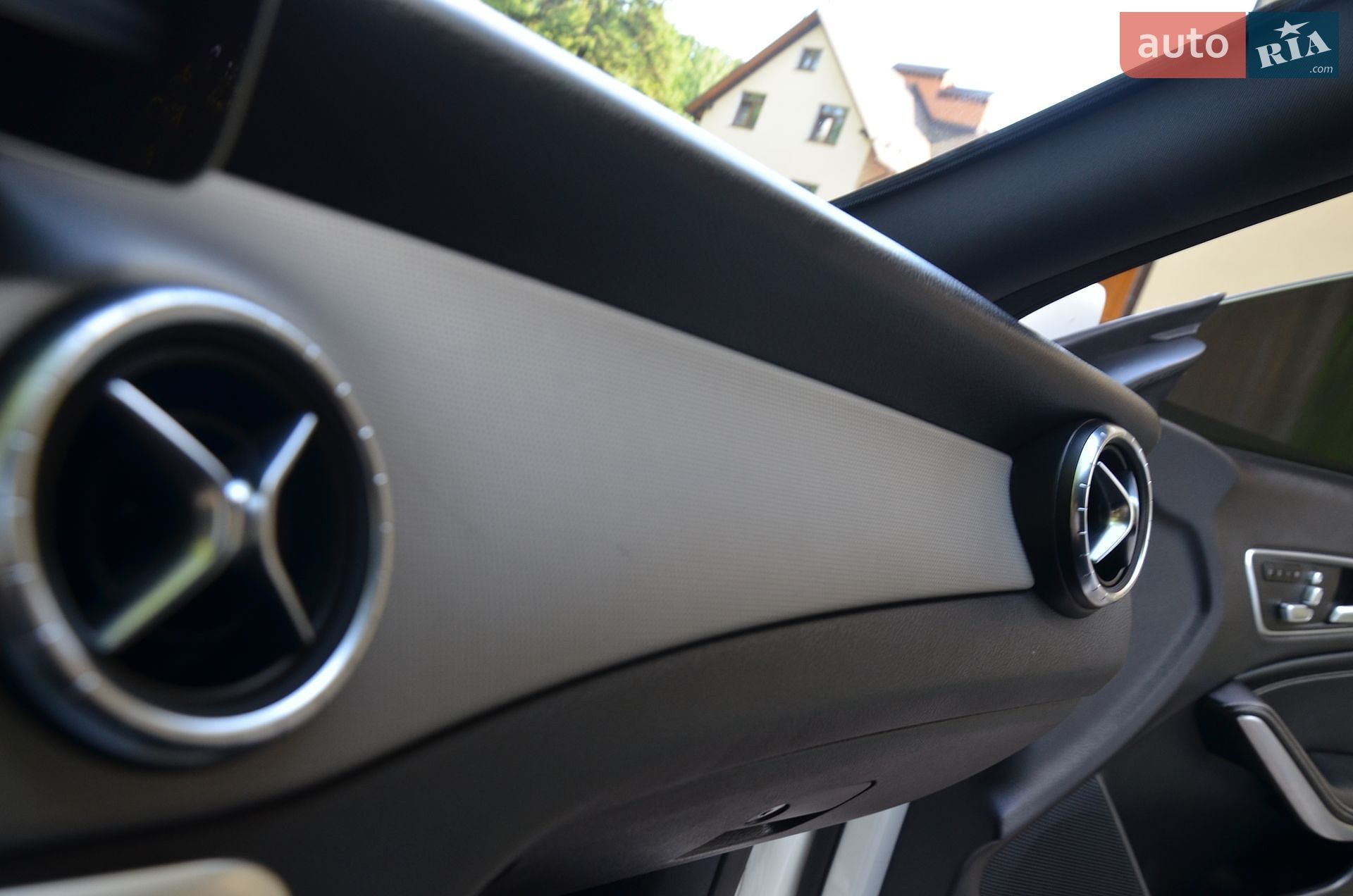 Mercedes-Benz CLA-Class 2018 VIN WDDSJ4EB6KN720762 фото оголошення 42 з 70