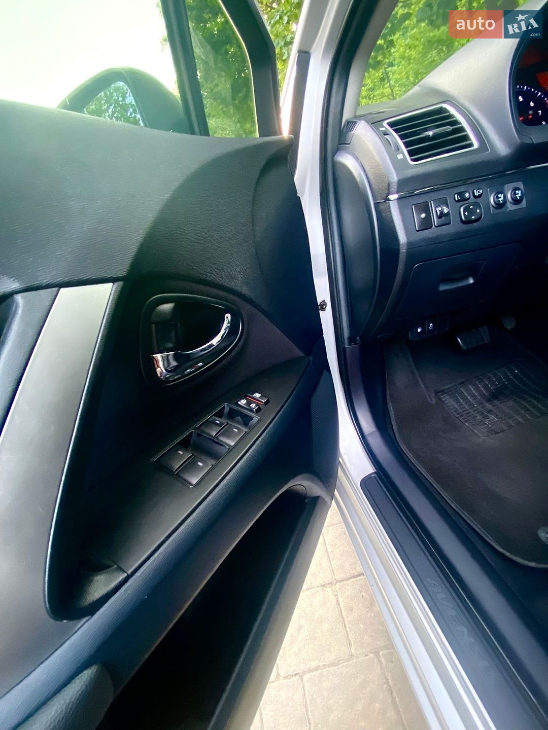 Toyota Avensis 2012 VIN SB1BG76L50E077596 фото оголошення 62 з 101