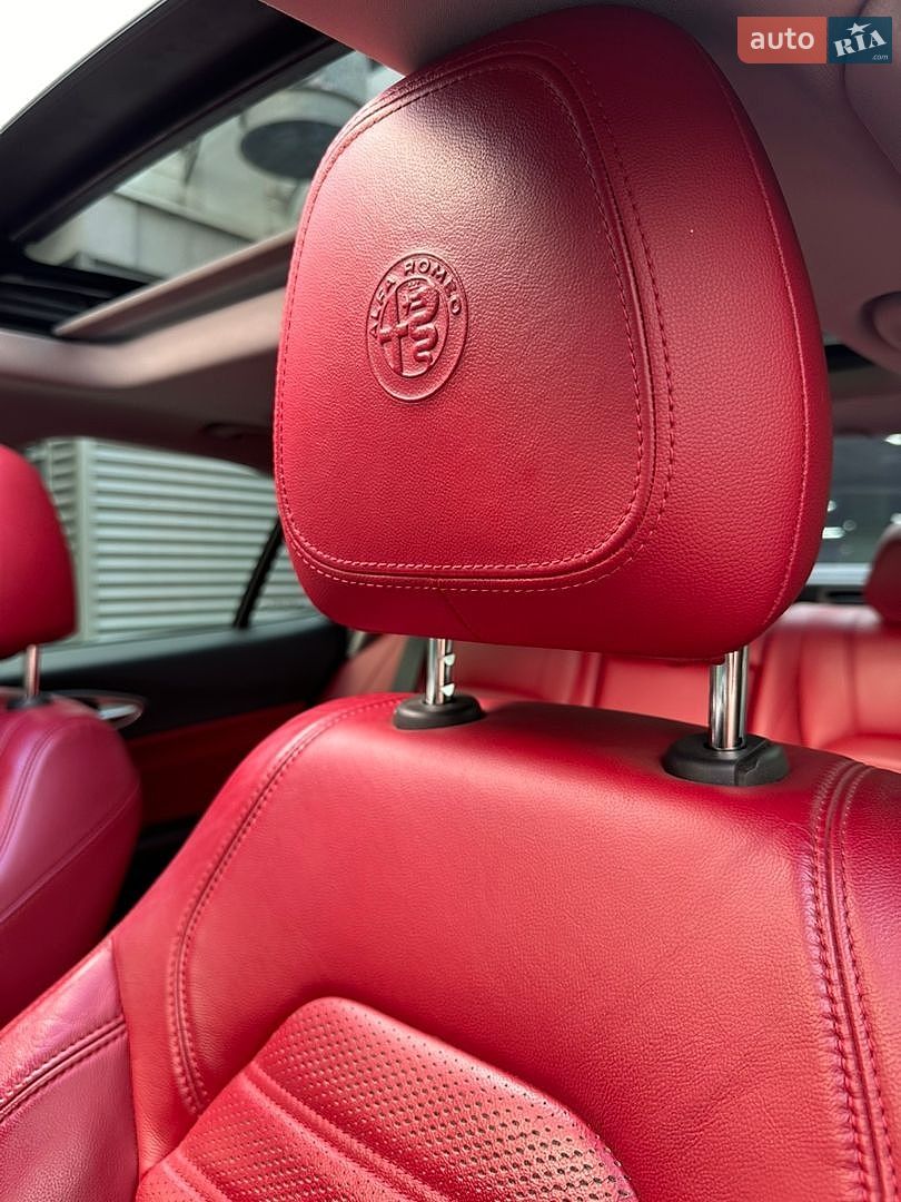 Alfa Romeo Giulia 2018 VIN ZARFAEEN2J7596977 фото оголошення 11 з 32