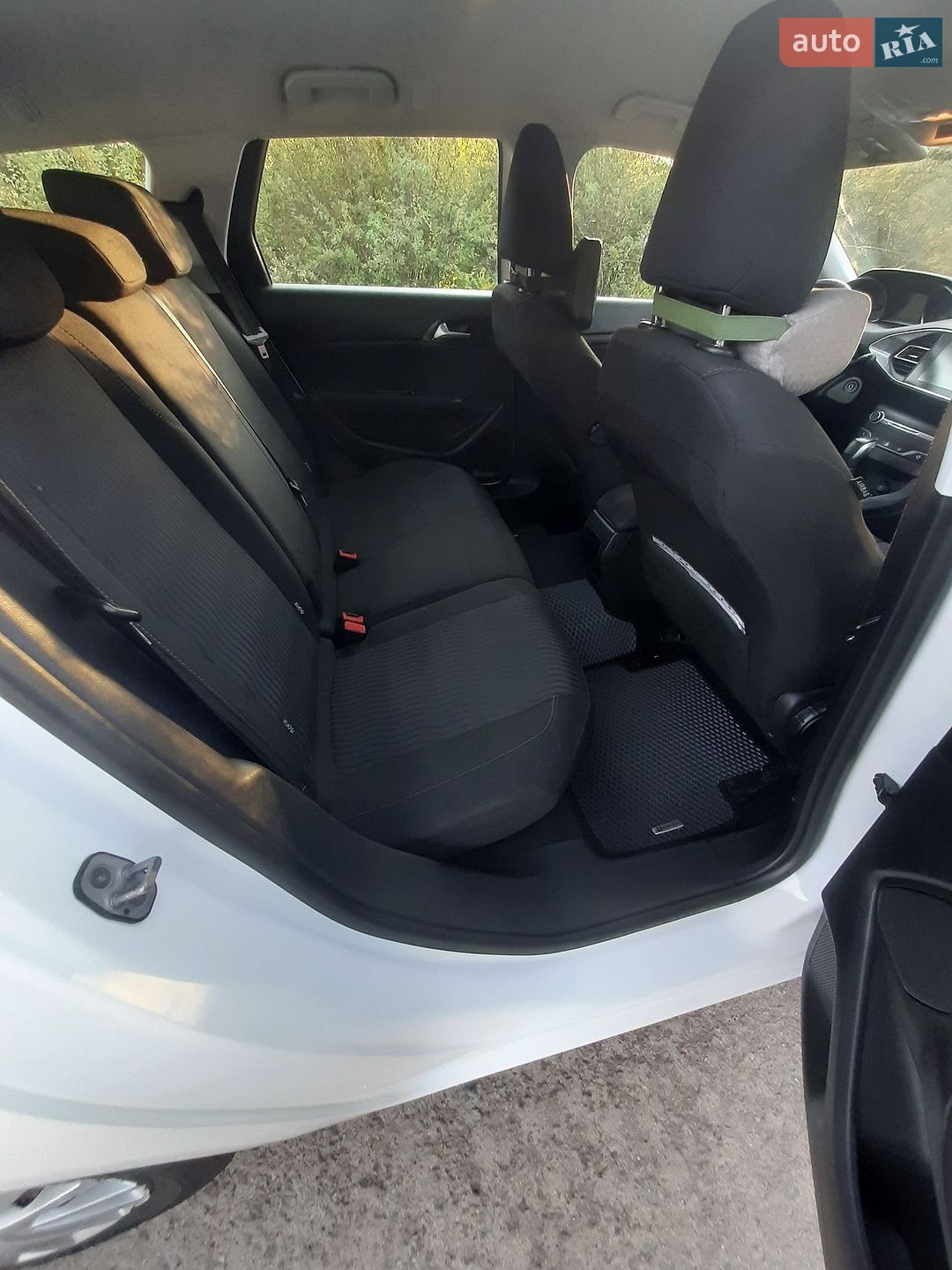 Peugeot 308 2015 VIN VF3LCBHZWFS175733 фото оголошення 2 з 24