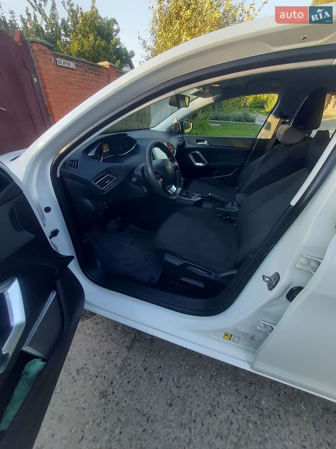 Peugeot 308 2015 VIN VF3LCBHZWFS175733 фото оголошення 4 з 24
