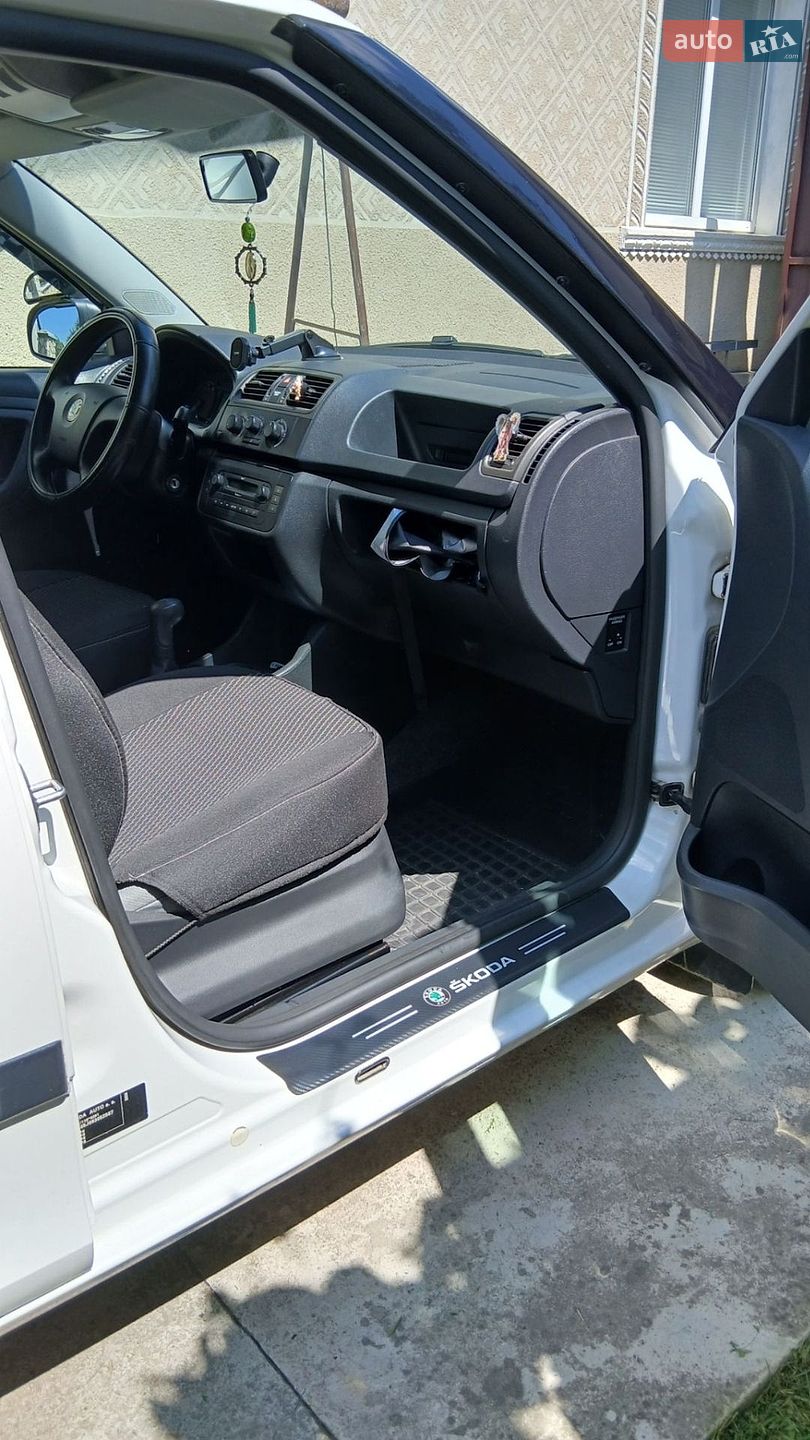 Skoda Fabia 2008 VIN TMBAA65J093052567 фото оголошення 2 з 10