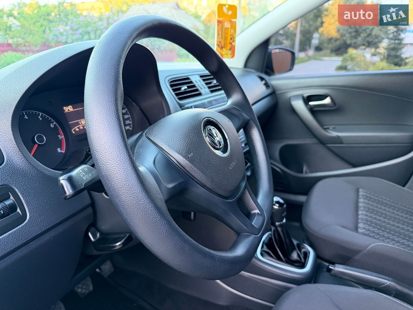 Volkswagen Polo 2016 VIN XW8ZZZ61ZGG038828 фото оголошення 10 з 27