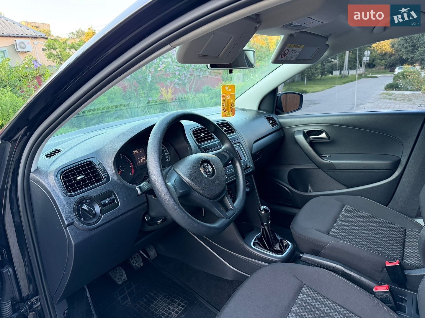 Volkswagen Polo 2016 VIN XW8ZZZ61ZGG038828 фото оголошення 9 з 27