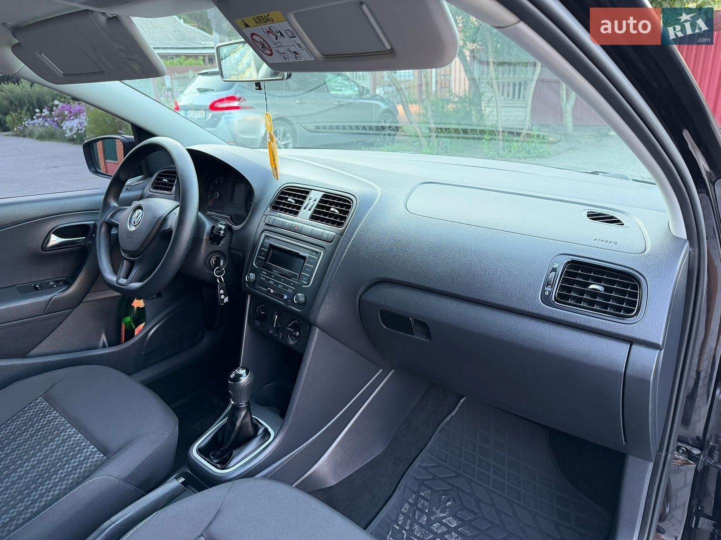 Volkswagen Polo 2016 VIN XW8ZZZ61ZGG038828 фото оголошення 12 з 27