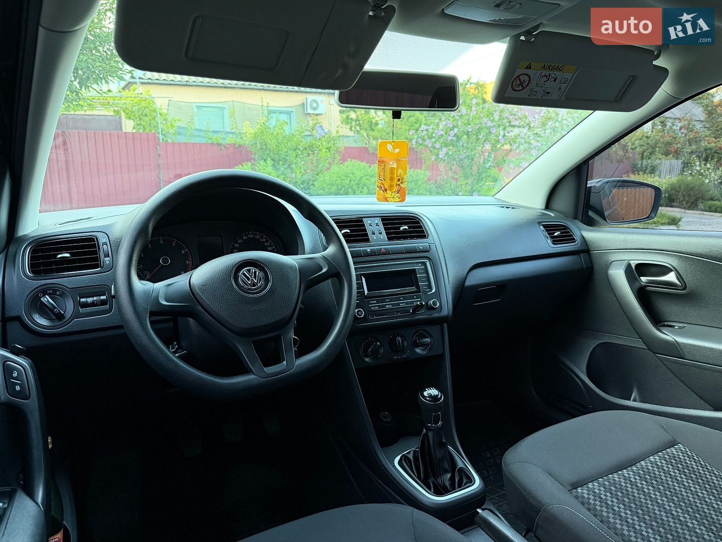 Volkswagen Polo 2016 VIN XW8ZZZ61ZGG038828 фото оголошення 15 з 27