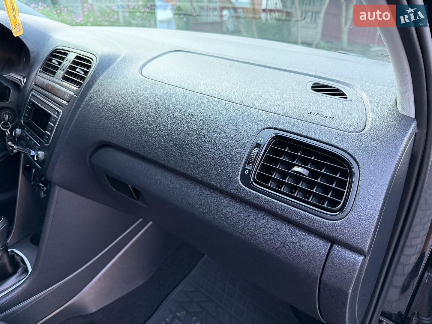 Volkswagen Polo 2016 VIN XW8ZZZ61ZGG038828 фото оголошення 16 з 27