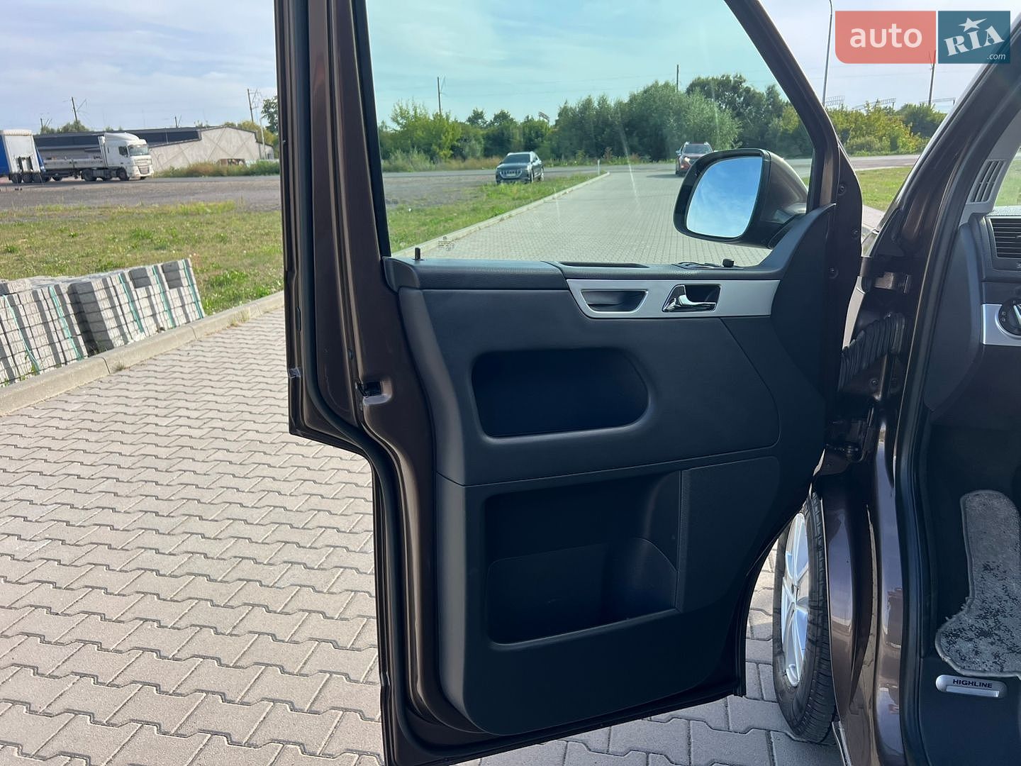 Volkswagen Multivan 2014 VIN WV2ZZZ7HZEH114226 фото оголошення 32 з 46