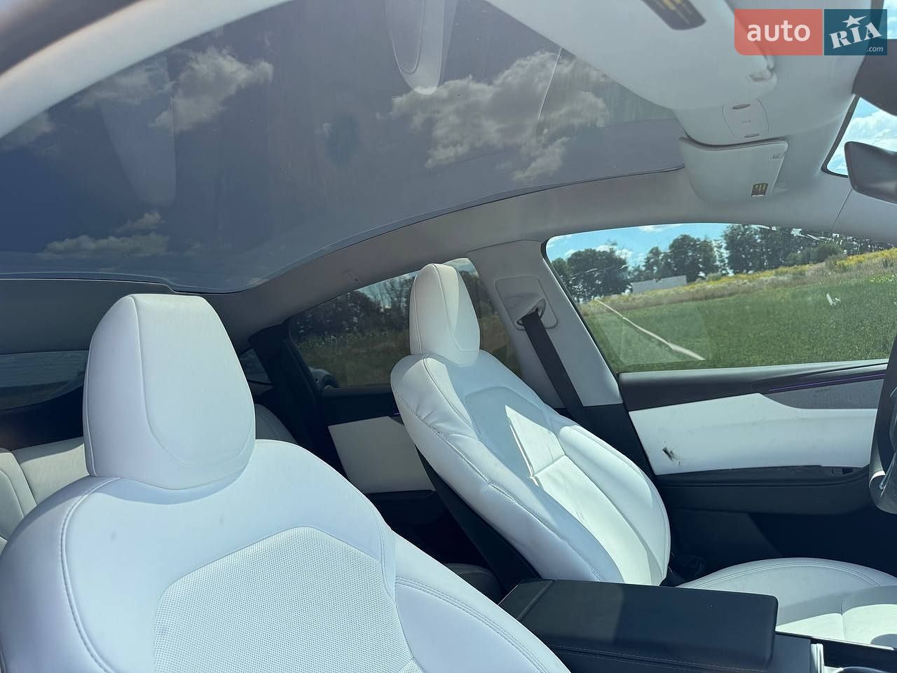 Tesla Model Y 2025 VIN 7SAYGDED8TA498634 фото оголошення 13 з 20