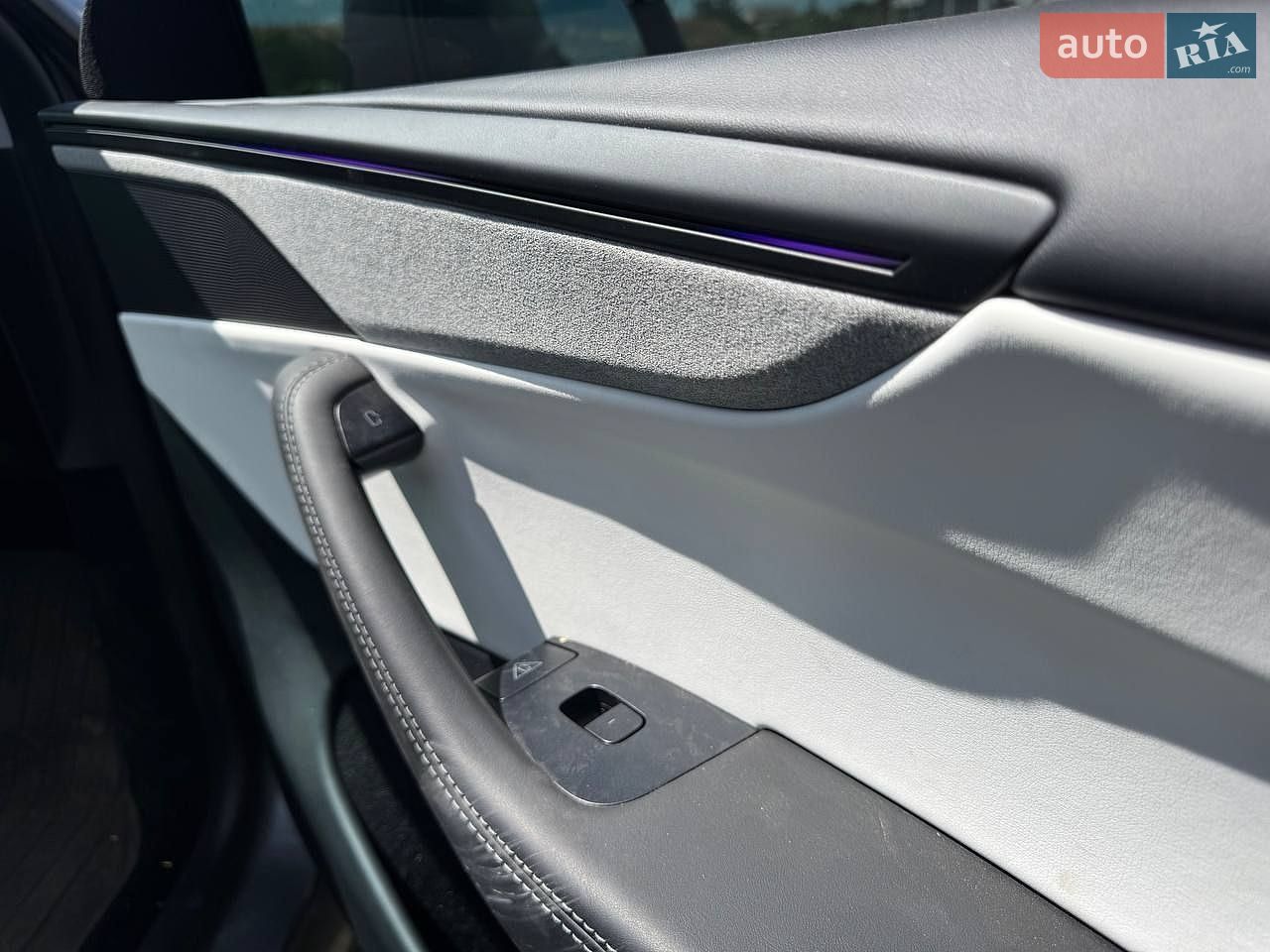 Tesla Model Y 2025 VIN 7SAYGDED8TA498634 фото оголошення 17 з 20