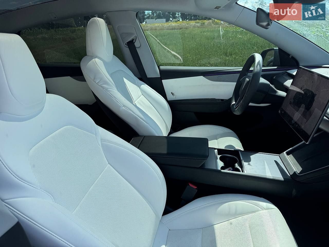 Tesla Model Y 2025 VIN 7SAYGDED8TA498634 фото оголошення 12 з 20