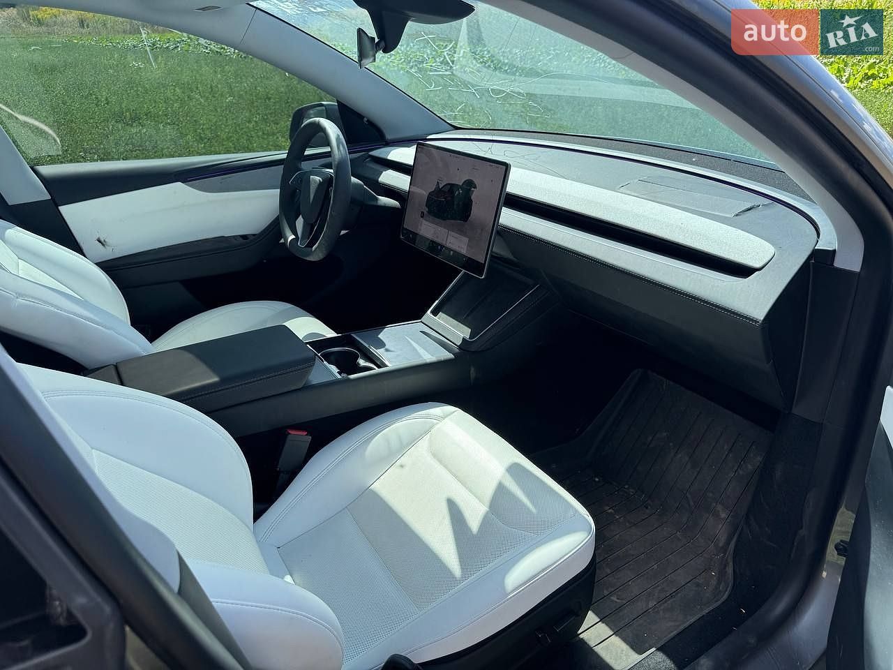 Tesla Model Y 2025 VIN 7SAYGDED8TA498634 фото оголошення 11 з 20