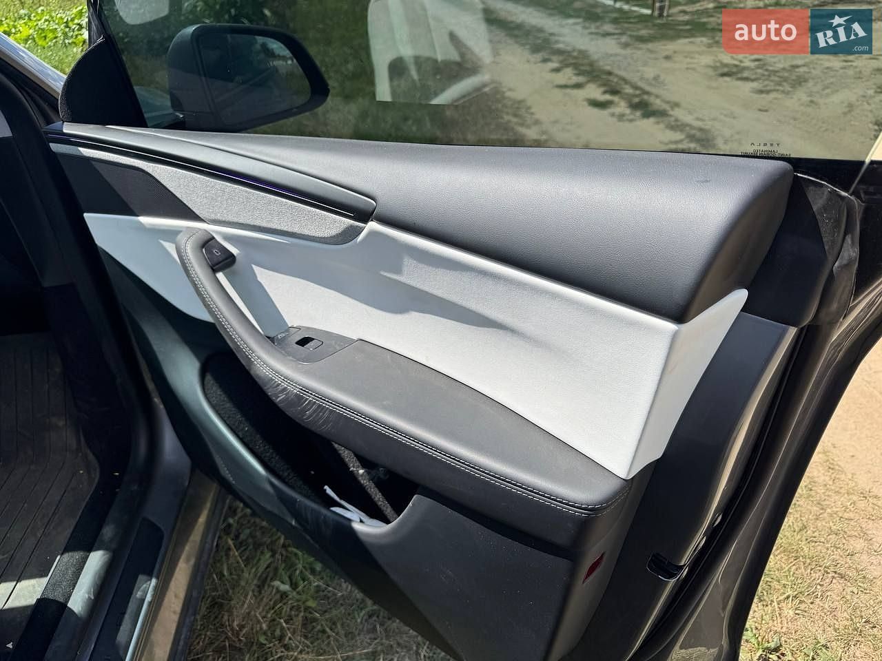 Tesla Model Y 2025 VIN 7SAYGDED8TA498634 фото оголошення 18 з 20