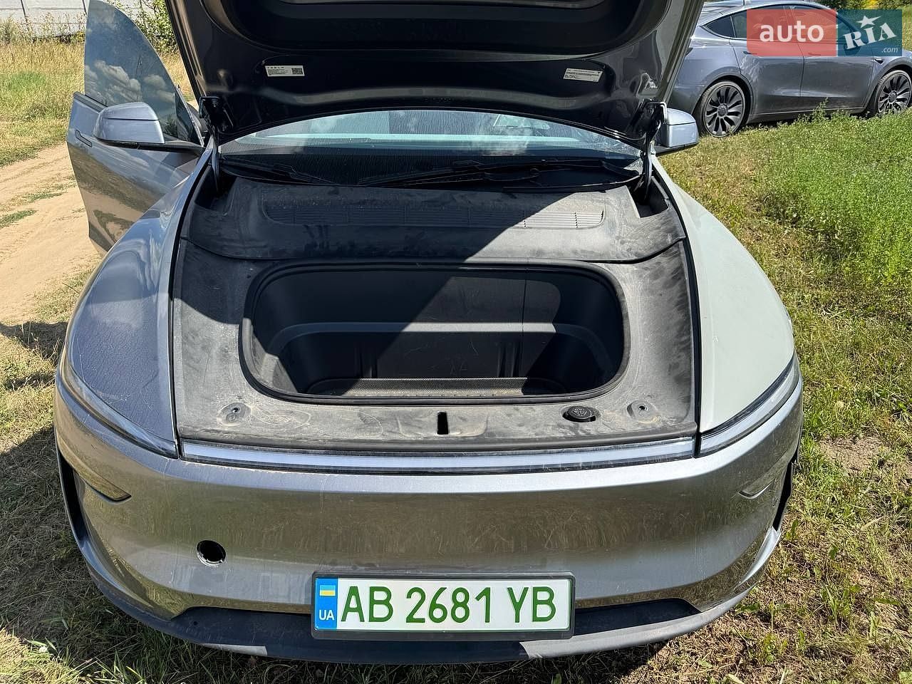 Tesla Model Y 2025 VIN 7SAYGDED8TA498634 фото оголошення 6 з 20