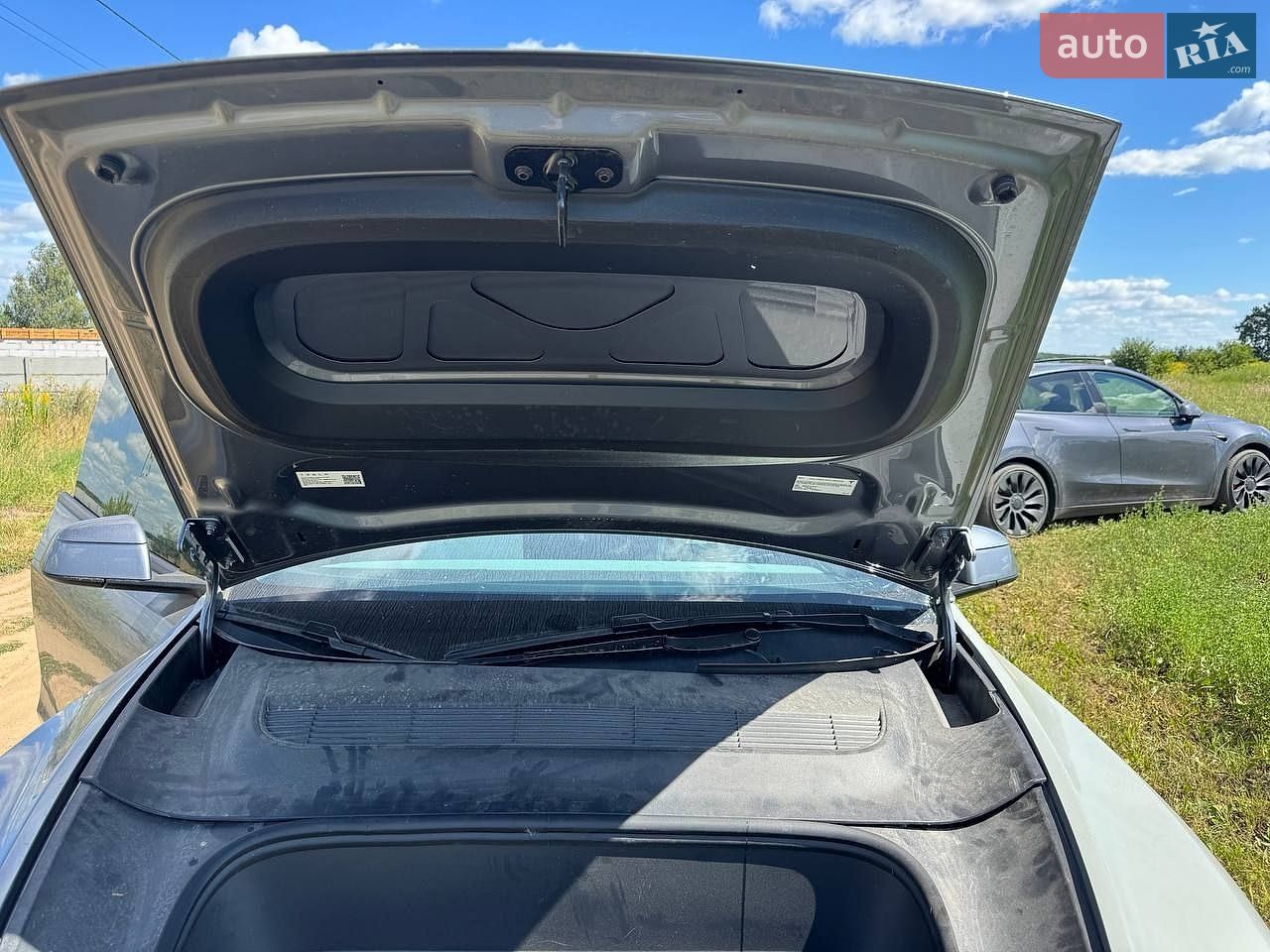 Tesla Model Y 2025 VIN 7SAYGDED8TA498634 фото оголошення 7 з 20