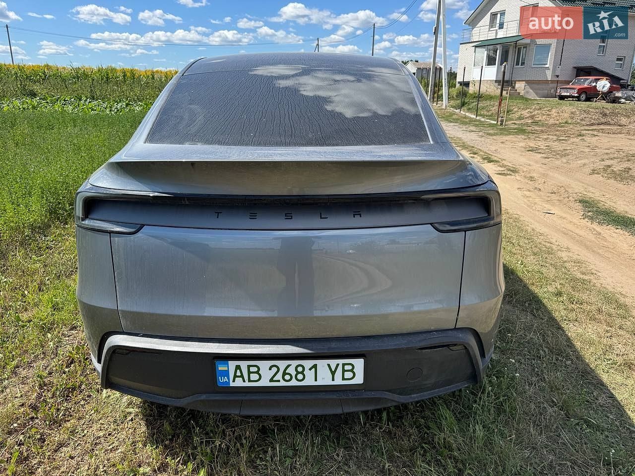 Tesla Model Y 2025 VIN 7SAYGDED8TA498634 фото оголошення 4 з 20