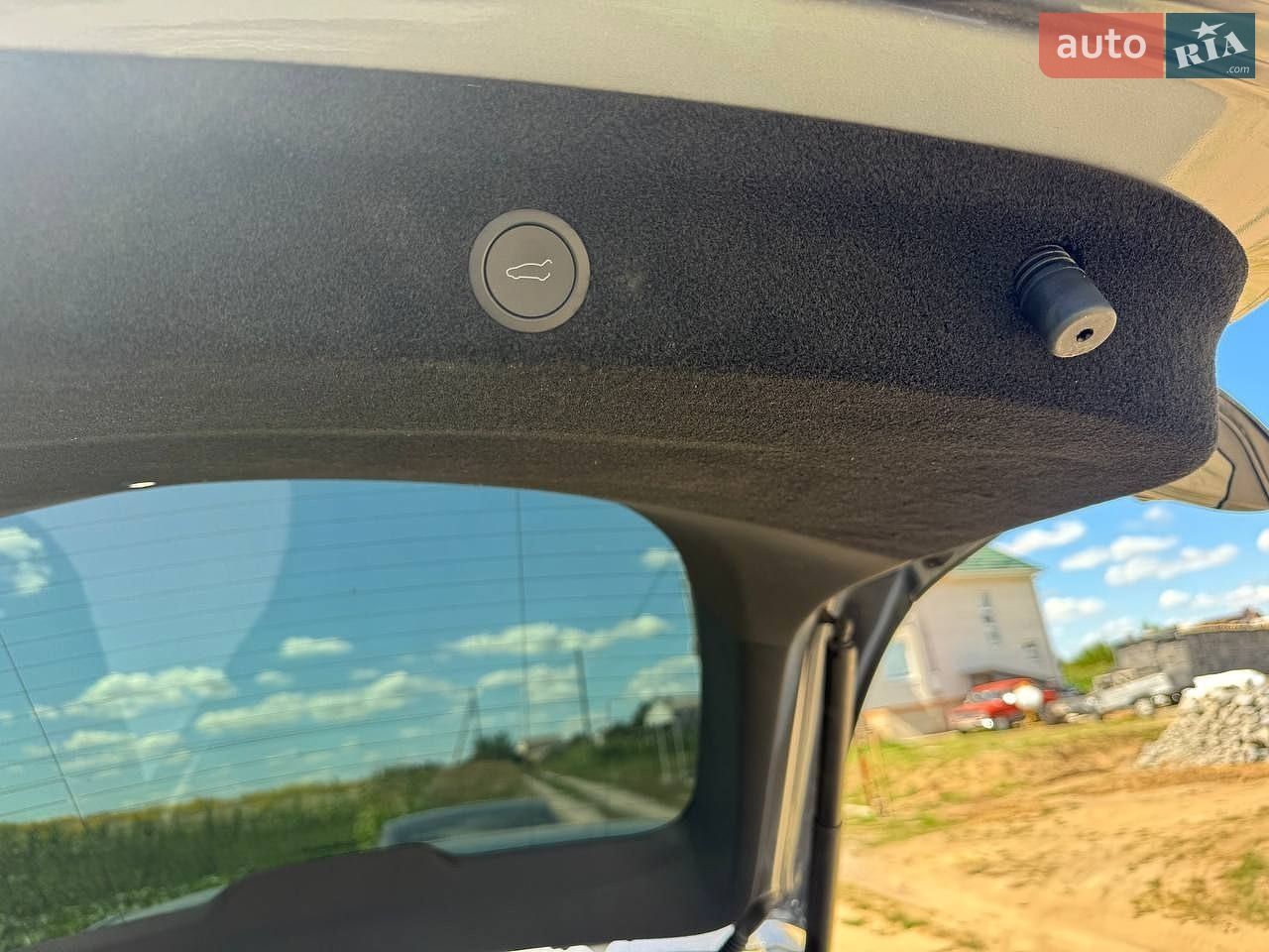 Tesla Model Y 2025 VIN 7SAYGDED8TA498634 фото оголошення 20 з 20