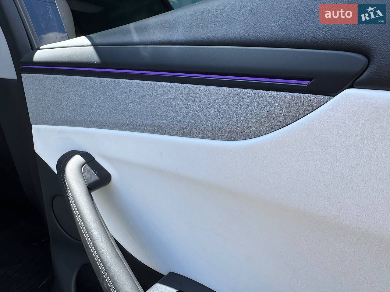 Tesla Model Y 2025 VIN 7SAYGDED8TA498634 фото оголошення 19 з 20