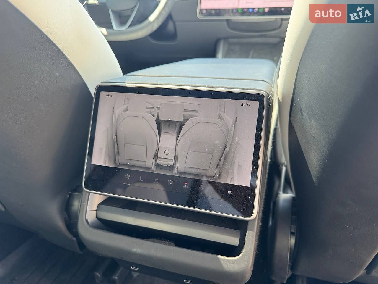Tesla Model Y 2025 VIN 7SAYGDED8TA498634 фото оголошення 15 з 20