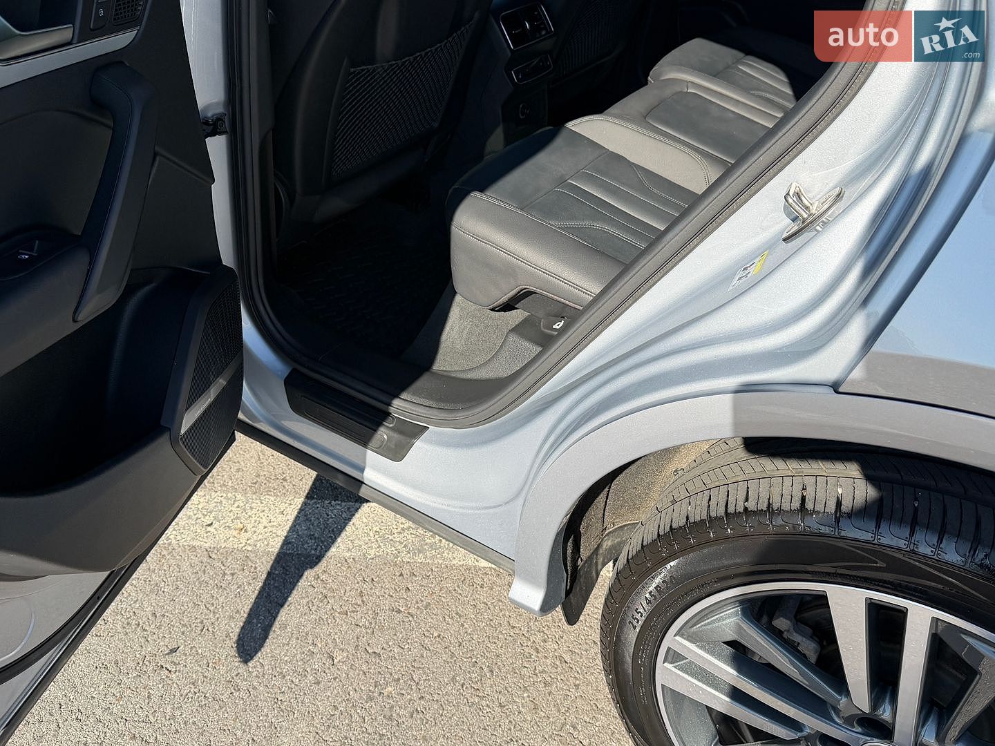 Audi Q5 2019 VIN WA1FNAFY9K2105698 фото оголошення 43 з 66