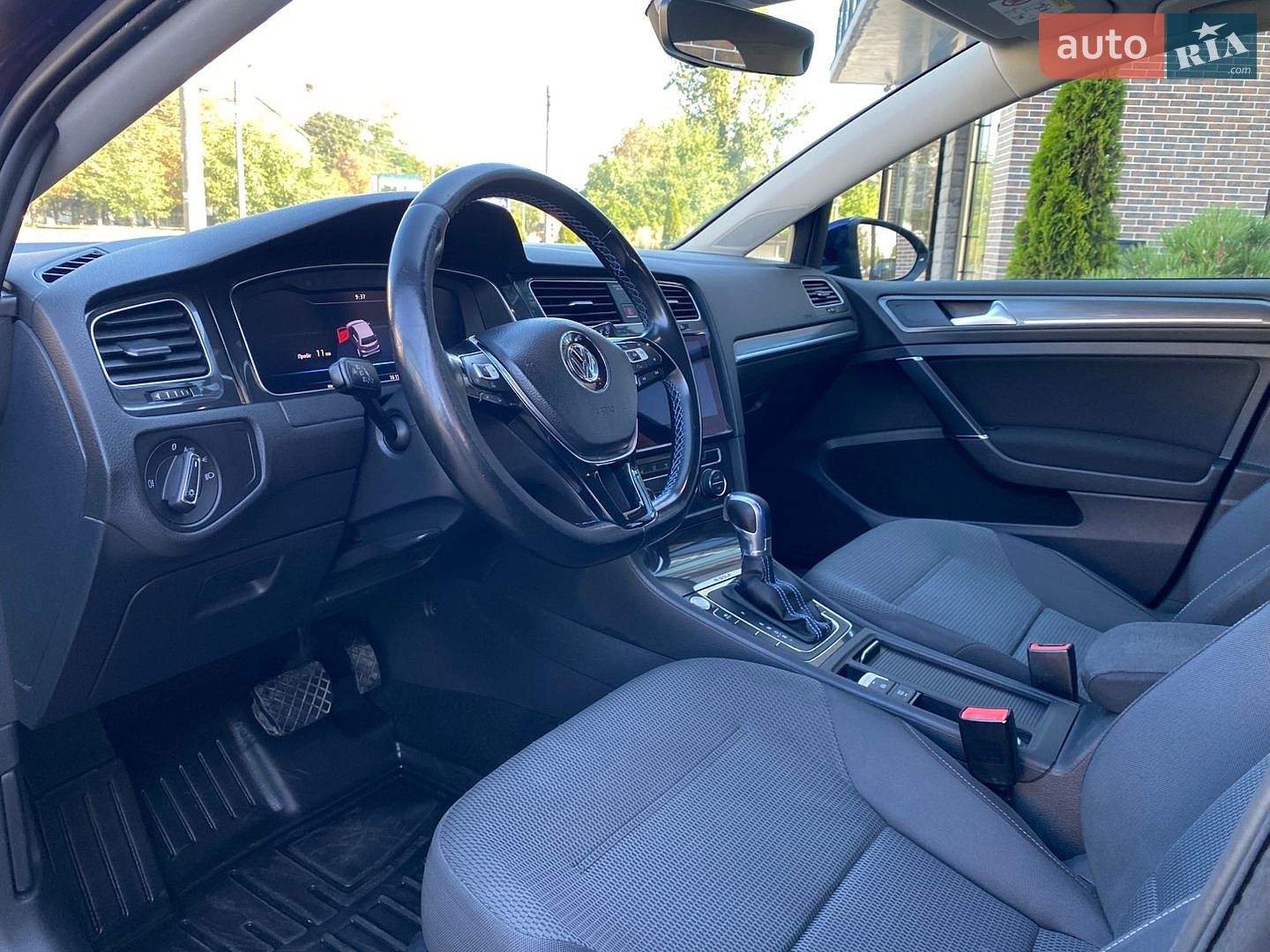Volkswagen e-Golf 2018 VIN WVWZZZAUZHW950662 фото оголошення 18 з 23