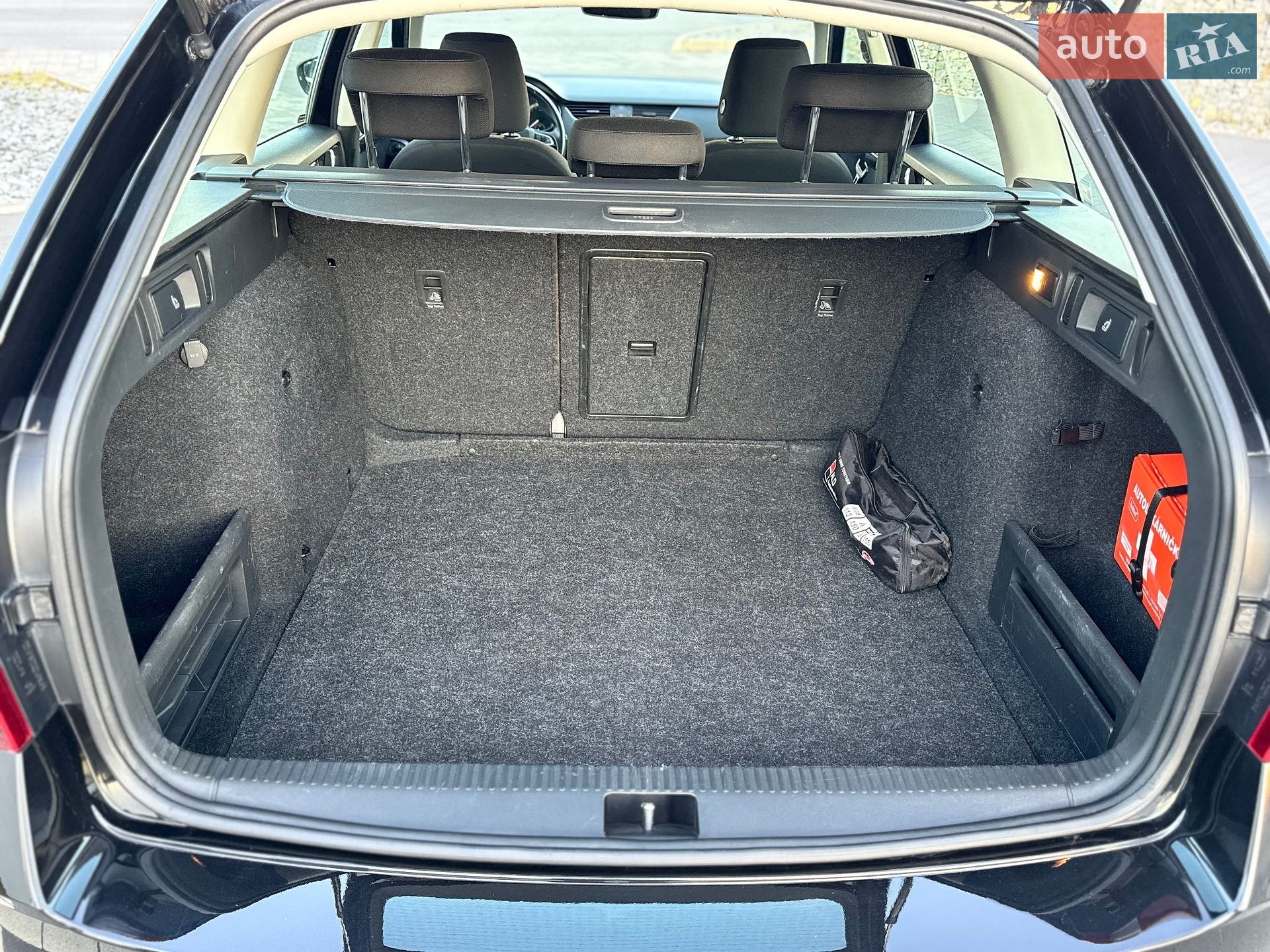 Skoda Octavia 2019 VIN TMBJJ7NE7K0147126 фото оголошення 30 з 41