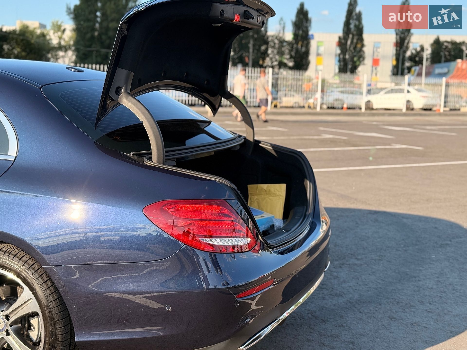 Mercedes-Benz E-Class 2016 VIN WDDZF4KB1HA174859 фото оголошення 17 з 51