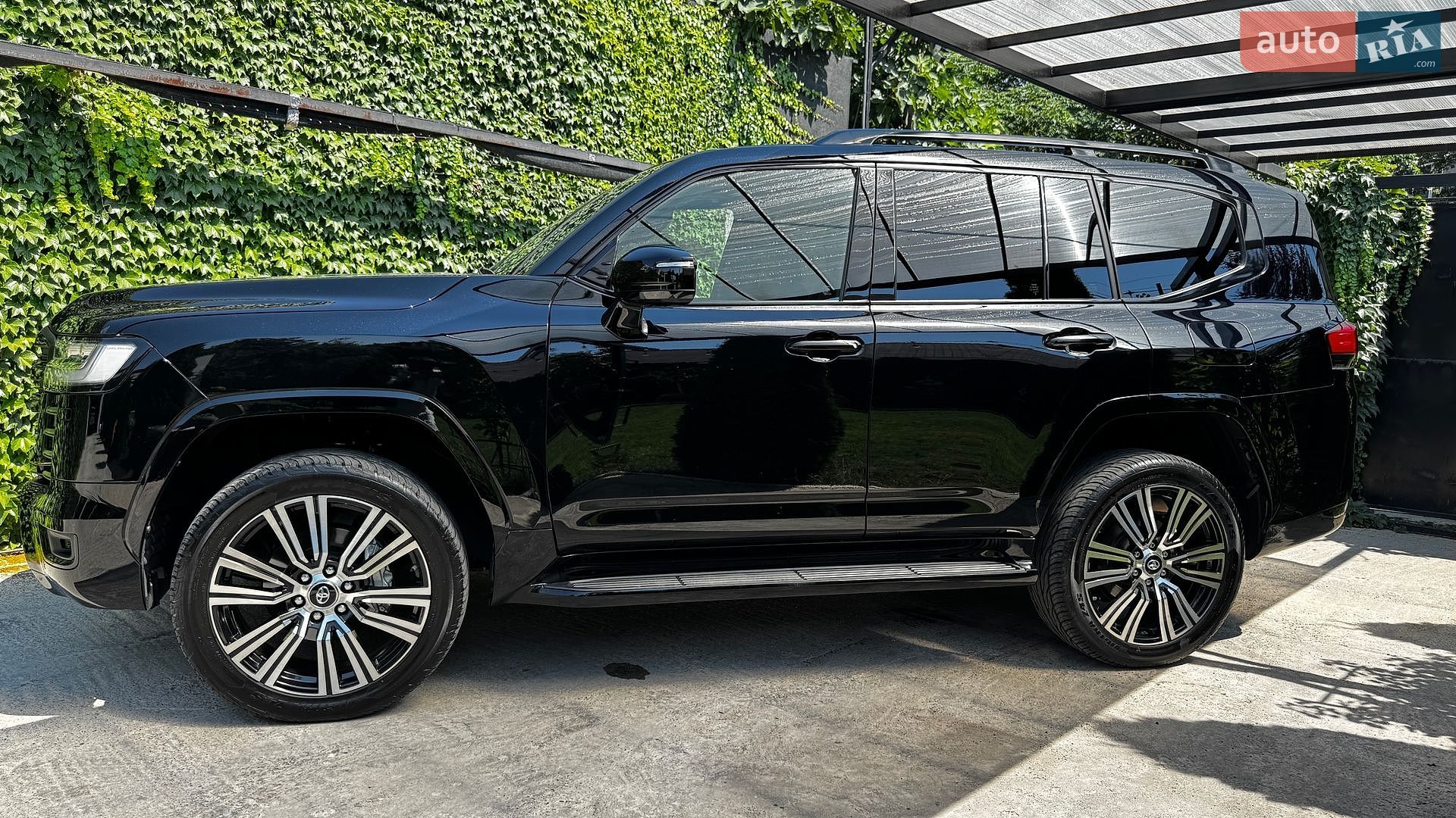 Toyota Land Cruiser 2023 VIN JTMAAABJ604041903 фото оголошення 4 з 9