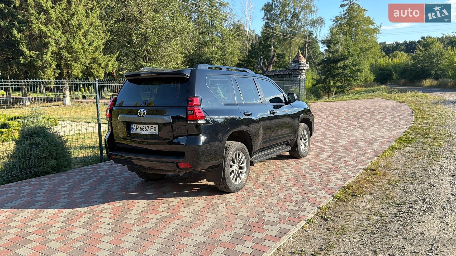 Toyota Land Cruiser Prado 2018 VIN JTEBR3FJ30K103378 фото оголошення 8 з 20