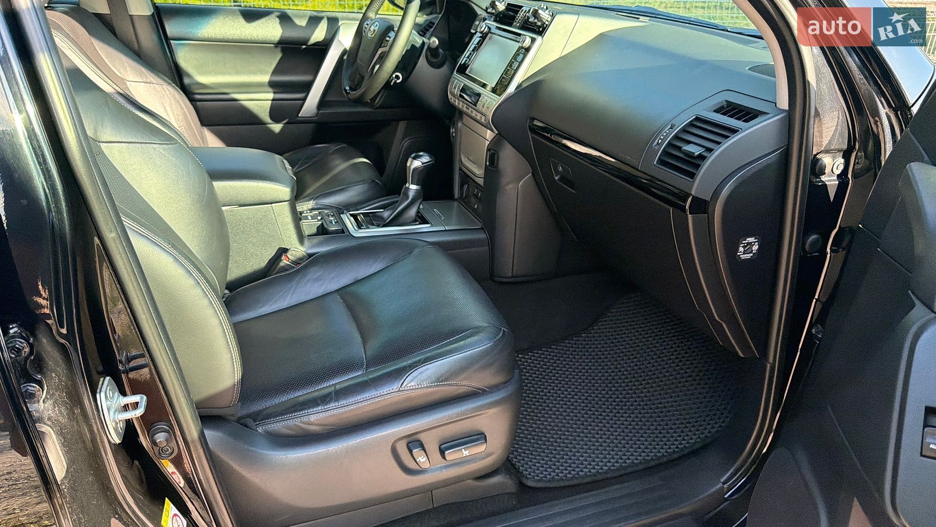 Toyota Land Cruiser Prado 2018 VIN JTEBR3FJ30K103378 фото оголошення 14 з 20