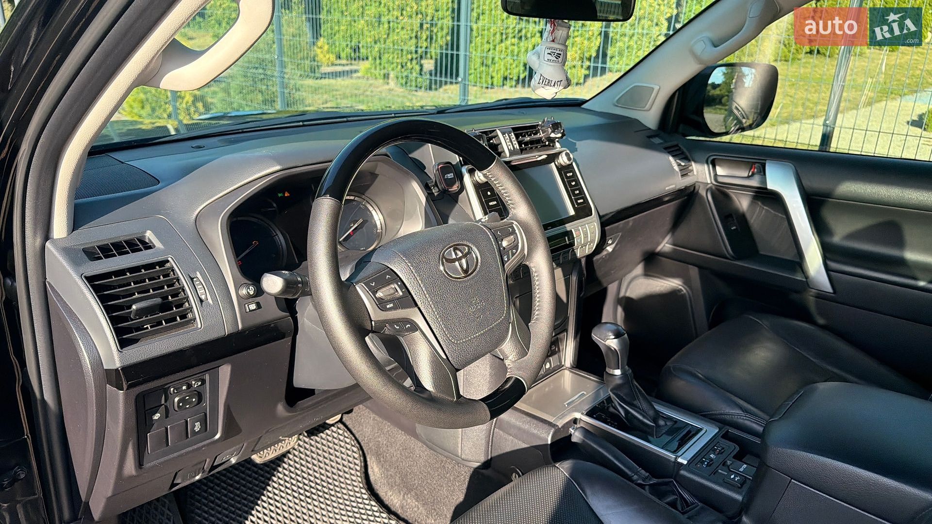 Toyota Land Cruiser Prado 2018 VIN JTEBR3FJ30K103378 фото оголошення 15 з 20