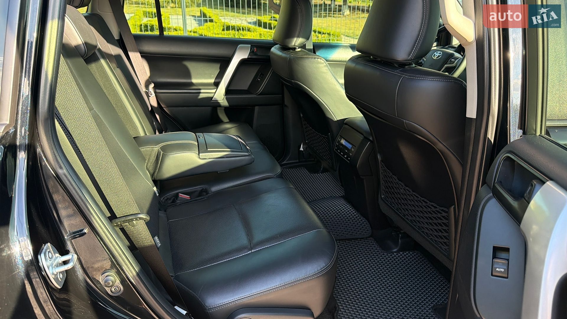 Toyota Land Cruiser Prado 2018 VIN JTEBR3FJ30K103378 фото оголошення 12 з 20