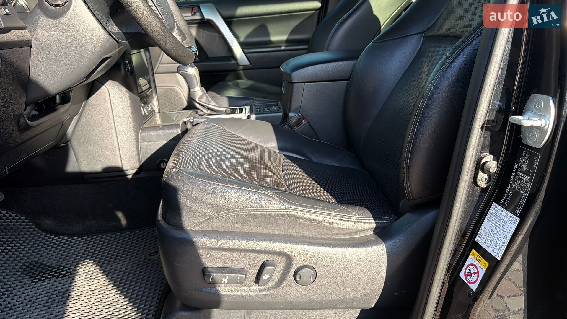 Toyota Land Cruiser Prado 2018 VIN JTEBR3FJ30K103378 фото оголошення 16 з 20