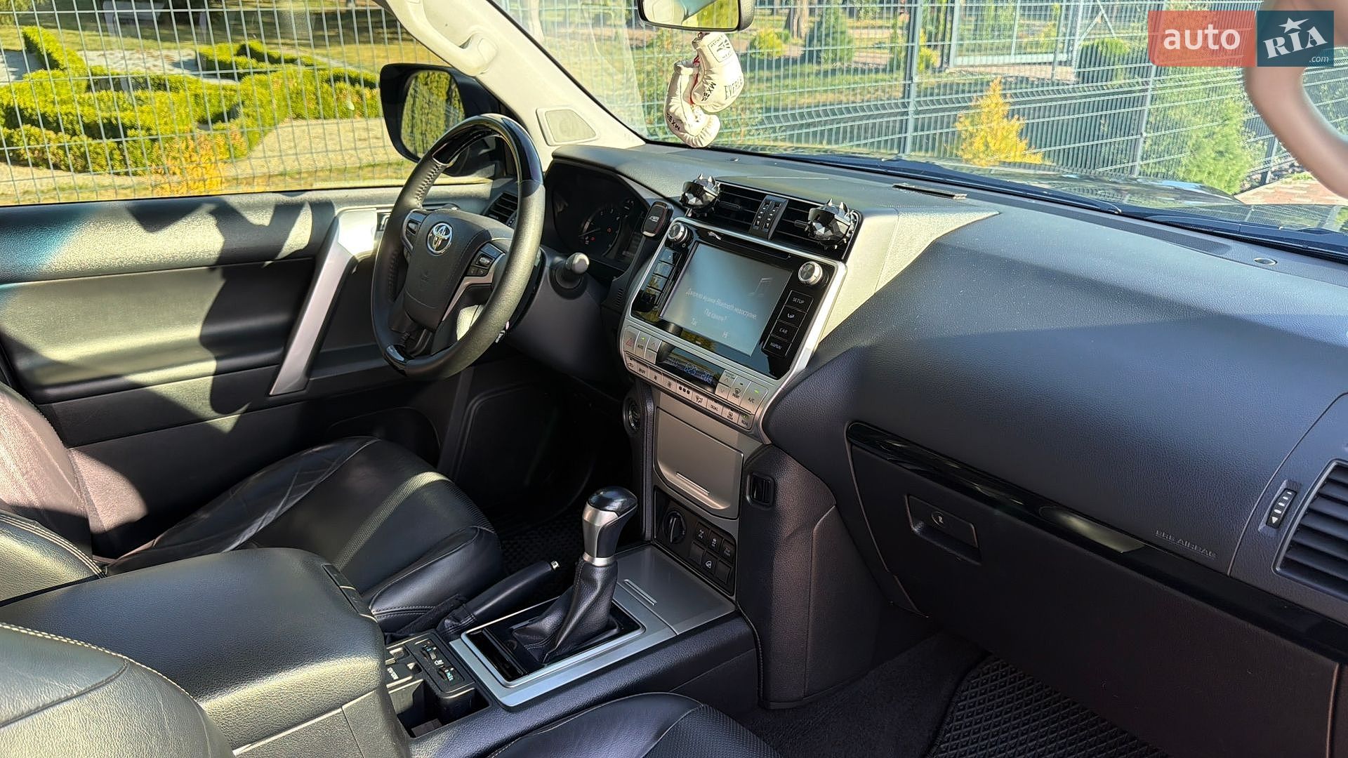 Toyota Land Cruiser Prado 2018 VIN JTEBR3FJ30K103378 фото оголошення 13 з 20