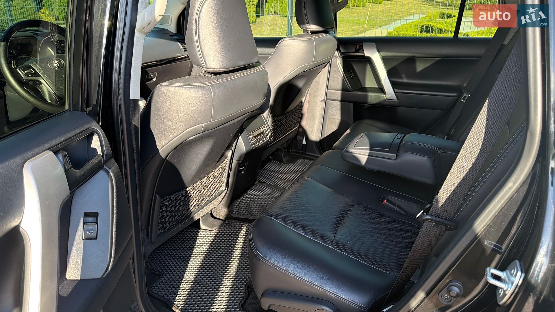Toyota Land Cruiser Prado 2018 VIN JTEBR3FJ30K103378 фото оголошення 18 з 20