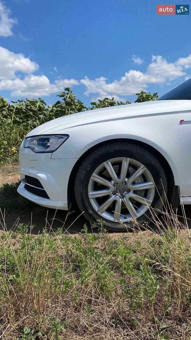 Audi A6 2015 VIN WAUFGAFC9GN004989 фото оголошення 2 з 18