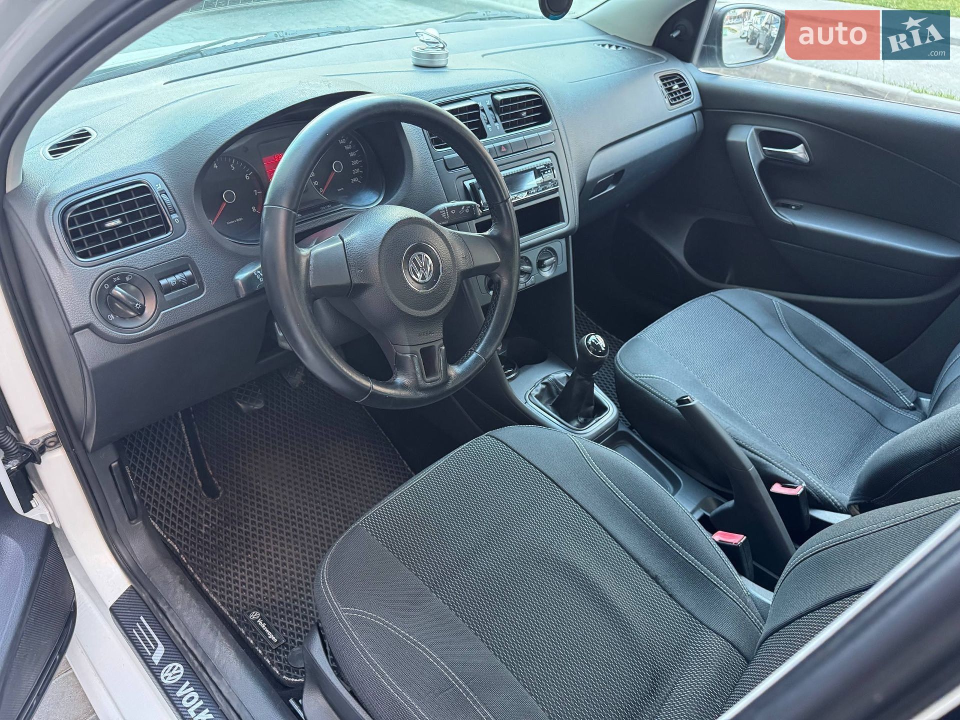 Volkswagen Polo 2013 VIN XW8ZZZ61ZDG050316 фото оголошення 9 з 14